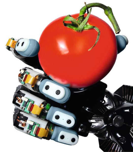 Kollege Roboter: Steckverbinder geben Roboter den richtigen Halt, damit sie dem Kollegen Mensch verlässlich zur Seite stehen. Kollege Roboter: Steckverbinder geben Roboter den richtigen Halt, damit sie dem Kollegen Mensch verlässlich zur Seite stehen.