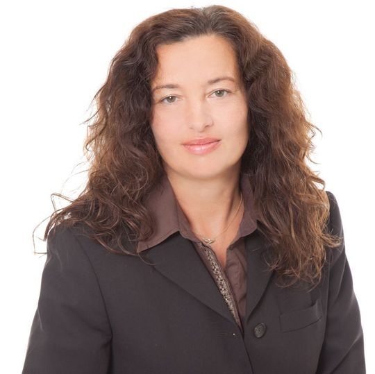 Kristin Rinortner, Redakteurin ELEKTRONIKPRAXIS: „2018 werden erste Denkmaschinen, sogenannte AGIs, in den Fokus der Öffentlichkeit rücken.“ Kristin Rinortner, Redakteurin ELEKTRONIKPRAXIS: „2018 werden erste Denkmaschinen, sogenannte AGIs, in den Fokus der Öffentlichkeit rücken.“