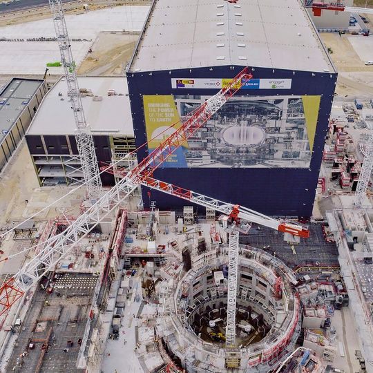 Die Iter-Baustelle aus der Luft. Nach dem Vorbild der Sonne soll hier in der Zukunft Energie erzeugt werden. Die Iter-Baustelle aus der Luft. Nach dem Vorbild der Sonne soll hier in der Zukunft Energie erzeugt werden.