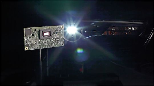 Der DLP-Chipsatz von TI, der sich für hochauflösende Scheinwerfersysteme eignet, ist nach Angaben des Herstellers die einzige Lösung auf dem Markt, die volle Programmierbarkeit mit höchster Auflösung kombiniert.