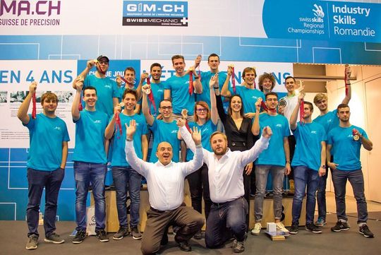 Tous les lauréats de cette première édition des Industry Skills Romandie avec en premier plan sur la gauche : Antonio Rubino, Secrétaire général au GIM-CH et à droite Samuel Vuadens, Président du GIM-CH. Tous les lauréats de cette première édition des Industry Skills Romandie avec en premier plan sur la gauche : Antonio Rubino, Secrétaire général au GIM-CH et à droite Samuel Vuadens, Président du GIM-CH.