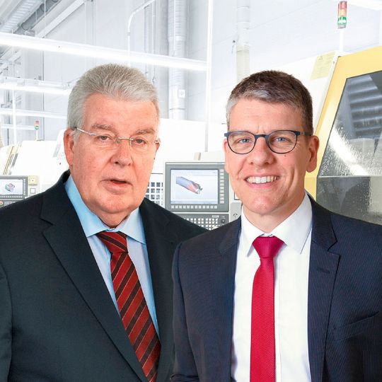 Dr. Jochen Kress (r) at the helm of Mapal after his father Dr. Dieter Kress steps down from the management of the company. Dr Dieter Kress: “I know that the company is in good hands.” Dr. Jochen Kress (r) at the helm of Mapal after his father Dr. Dieter Kress steps down from the management of the company. Dr Dieter Kress: “I know that the company is in good hands.”
