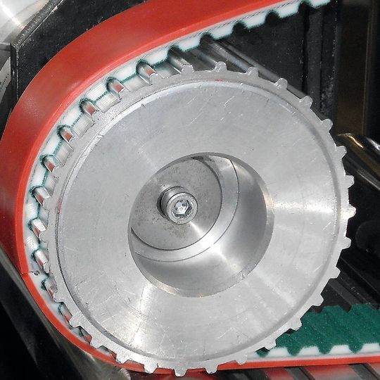 Schnelle Wartung und einfacher Wechsel: Habasit präsentiert auf der Messe FMB Süd 2018 seine Haba-Sync-Zahnriemen mit der mechanischen Endverbindung Hinge Joint. Schnelle Wartung und einfacher Wechsel: Habasit präsentiert auf der Messe FMB Süd 2018 seine Haba-Sync-Zahnriemen mit der mechanischen Endverbindung Hinge Joint.