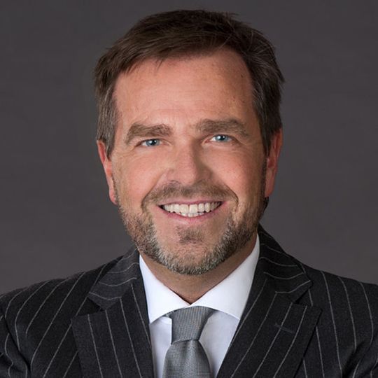 Holger Max-Lang ist neuer Geschäftsführer von Lectra Deutschland und verantwortet damit auch die Region Zentral- und Osteuropa mit Russland. Holger Max-Lang ist neuer Geschäftsführer von Lectra Deutschland und verantwortet damit auch die Region Zentral- und Osteuropa mit Russland.