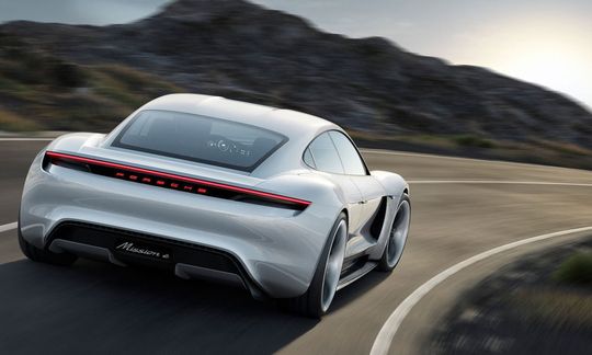 Bei Porsche rechnet man im Bereich der Festkörper-Elektrolyt-Batterien erst ab 2025 mit den ersten automobiltauglichen Exemplaren.