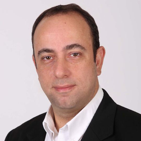 Lior Handelsman, Gründer von SolarEdge sowie Vizepräsident Marketing und Produktstrategie: „Für die Solarindustrie sind weiterentwickelte Wechselrichter die Eintrittskarte zur digitalen Revolution. Die kontinuierliche Verbesserung wird der Solarbranche ungeheuer nutzen.“ Lior Handelsman, Gründer von SolarEdge sowie Vizepräsident Marketing und Produktstrategie: „Für die Solarindustrie sind weiterentwickelte Wechselrichter die Eintrittskarte zur digitalen Revolution. Die kontinuierliche Verbesserung wird der Solarbranche ungeheuer nutzen.“