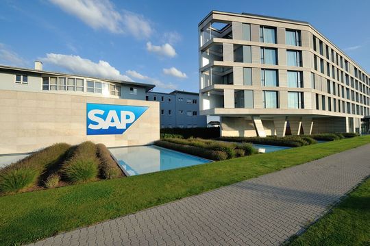 And the winner is ... SAP ist mit einem Markenwert von 48,9 Mrd. US-Dollar Deutschlands wertvollste Marke. And the winner is ... SAP ist mit einem Markenwert von 48,9 Mrd. US-Dollar Deutschlands wertvollste Marke.