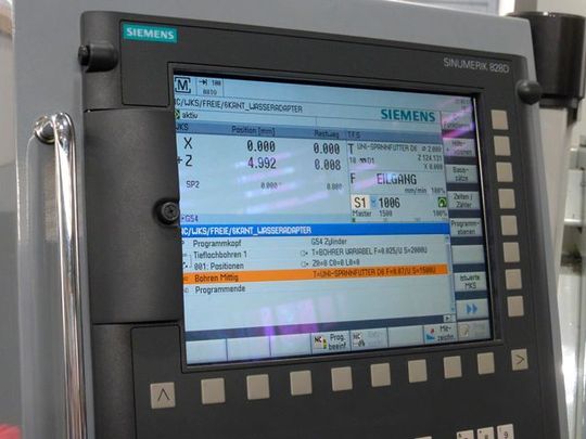 Angepasst an die GDW-Bedienphilosophie und mit den typischen GDW-Funktionen wird mit der Siemens Sinumerik 828 Steuerung laut Hersteller eine neue Bedienkultur für zyklengesteuerte Präzisions-Drehmaschinen eingeläutet.