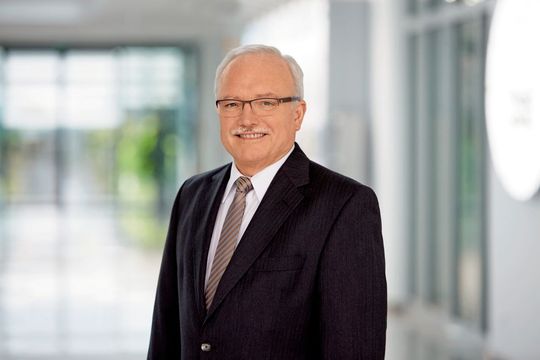 Phoenix COntact: Dr. Heinz Wesch ist zum Jahreswechsel 2017/18 in den Ruhestand verabschiedet worden. Phoenix COntact: Dr. Heinz Wesch ist zum Jahreswechsel 2017/18 in den Ruhestand verabschiedet worden.