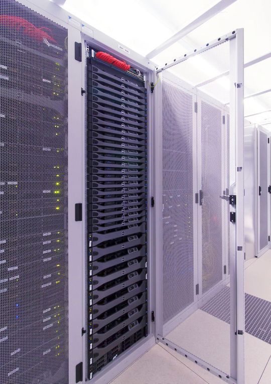 Switch Datacenters wurde 2011 von niederländischen Internet- und Hosting-Veteranen gegründet. Das Unternehmen ist als Carrier-neutraler Anbieter von Rechenzentrumsdiensten in Eurpa aktiv.