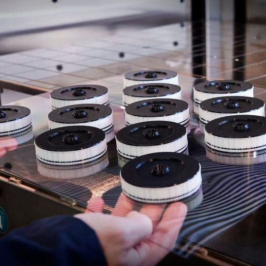 Stratasys bietet nun On-Demand-Produktion von Teilen die über ein Online-3D-Druck-Portal bestellt werden können. Stratasys bietet nun On-Demand-Produktion von Teilen die über ein Online-3D-Druck-Portal bestellt werden können.