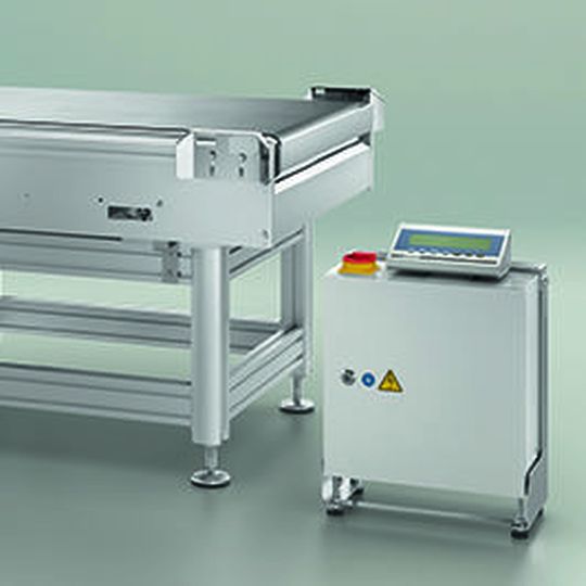 Um die dynamische Durchlaufwaage CWL-L zu erweitern, können modular Bizerba-Etikettierer, Scanner oder Volumenmessgeräte angebunden werden. Um die dynamische Durchlaufwaage CWL-L zu erweitern, können modular Bizerba-Etikettierer, Scanner oder Volumenmessgeräte angebunden werden.