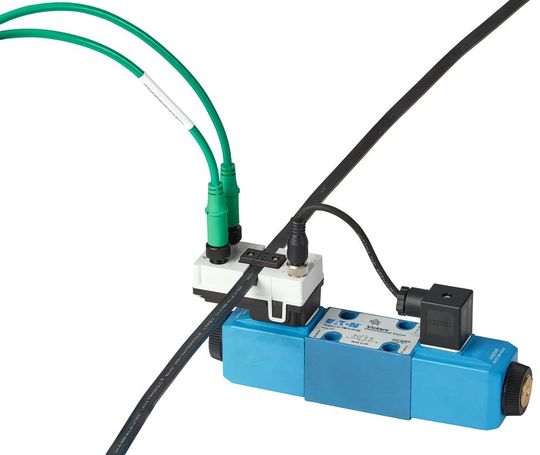 Der Anschluss an das Kommunikationssystem Smart-Wire-DT erfolgt über 5-polige Leitungen mit M12-Steckverbindern.