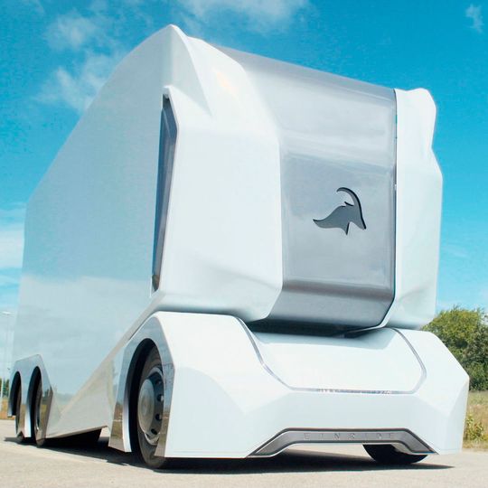 Fahrer- und fensterlos: der autonom fahrende Elektro-Laster T-Pod erhält seinen ersten Testeinsatz in Schweden. Fahrer- und fensterlos: der autonom fahrende Elektro-Laster T-Pod erhält seinen ersten Testeinsatz in Schweden.