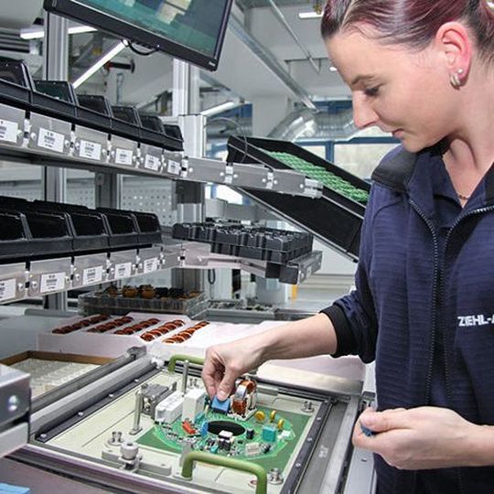 Ziehl-Abegg konnte 2017 mehrere Rekorde einfahren: mit 540 Mio. Euro der höchste Umsatz und mit 3900 die höchste Mitarbeiterzahl. Ziehl-Abegg konnte 2017 mehrere Rekorde einfahren: mit 540 Mio. Euro der höchste Umsatz und mit 3900 die höchste Mitarbeiterzahl.