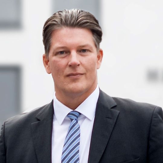 Dr. Felix Willing, 45, ist neuer Chief Information Officer (CIO) bei Hella und leitet damit den Bereich Information Management. Dr. Felix Willing, 45, ist neuer Chief Information Officer (CIO) bei Hella und leitet damit den Bereich Information Management.