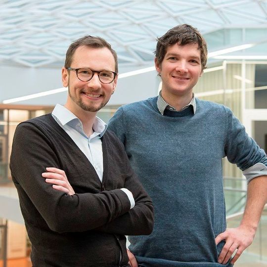 Acus-Firmengründer Martin Denzel (links) und Moritz Horn vom Max-Planck-Institut für Biologie des Alterns. Acus-Firmengründer Martin Denzel (links) und Moritz Horn vom Max-Planck-Institut für Biologie des Alterns.