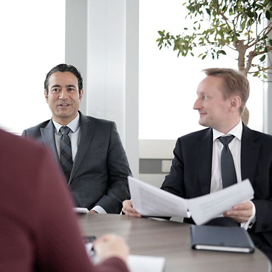 Abb. 1: Stärker wachsen als der Markt: In Deutschland verfolgen das Gilles Le Van und Julien Sauveplane insbesondere auch im Markt Research & Analysis. Abb. 1: Stärker wachsen als der Markt: In Deutschland verfolgen das Gilles Le Van und Julien Sauveplane insbesondere auch im Markt Research & Analysis.