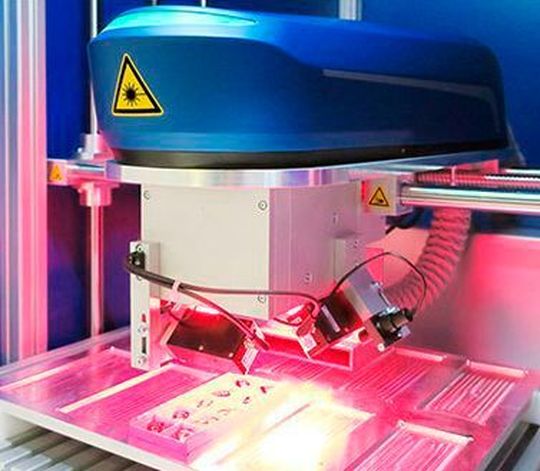 Mit dem High-End-Bildverarbeitungssystem AOI gelingt die kundenspezifische Laserbeschichtung noch prozesssicherer, inklusive einer Bildauswertung, sagen die Experten von ACI Laser. Mit dem High-End-Bildverarbeitungssystem AOI gelingt die kundenspezifische Laserbeschichtung noch prozesssicherer, inklusive einer Bildauswertung, sagen die Experten von ACI Laser.