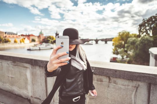 Klatsch und Tratsch, Beauty und Lifestyle und Videospiel-Videos lassen ihre Kassen klingeln: Die YouTube-Kanäle von Promiflash, BibisBeautyPalace und Paluten sind die finanziell umsatzstärksten deutschen YouTube-Kanäle. Klatsch und Tratsch, Beauty und Lifestyle und Videospiel-Videos lassen ihre Kassen klingeln: Die YouTube-Kanäle von Promiflash, BibisBeautyPalace und Paluten sind die finanziell umsatzstärksten deutschen YouTube-Kanäle.