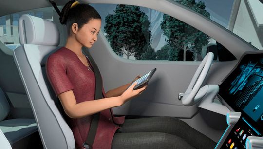 Ein autonomes Fahrzeug ermöglicht es, die Fahrzeit anders zu nutzen.