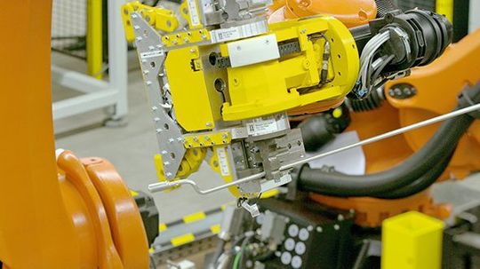 Die Biegeroboter können kurze oder lange Rohre gleichermaßen biegen. Die Biegeroboter können kurze oder lange Rohre gleichermaßen biegen.
