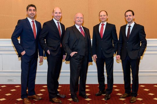 Das Führungsteam der Autohausgruppe von der Weppen: (v. li.) Cetin Erdogan, Carlo Hartung, Klaus von der Weppen, Jan von der Weppen und Roland Füller. Das Führungsteam der Autohausgruppe von der Weppen: (v. li.) Cetin Erdogan, Carlo Hartung, Klaus von der Weppen, Jan von der Weppen und Roland Füller.