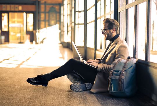 Deutschland ist online. Dennoch bleiben die Menschen skeptisch gegenüber intelligenten Geräten. Deutschland ist online. Dennoch bleiben die Menschen skeptisch gegenüber intelligenten Geräten.