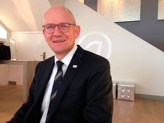 Dirk Stenkamp: „Anders als bei personenbezogenen Daten existiert kein gesetzlicher Exklusivitätsanspruch und kein Urheberrecht auf Maschinendaten. Hieraus resultieren hohe Unsicherheiten bei Herstellern und Verbrauchern über die Nutzung und die Verkettung von Daten.“