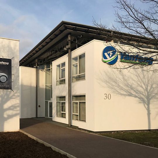 Yanfeng Automotive Interiors hat ein neues Innovationszentrum in unmittelbarer Nachbarschaft zur Europazentrale in Neuss eröffnet. Yanfeng Automotive Interiors hat ein neues Innovationszentrum in unmittelbarer Nachbarschaft zur Europazentrale in Neuss eröffnet.