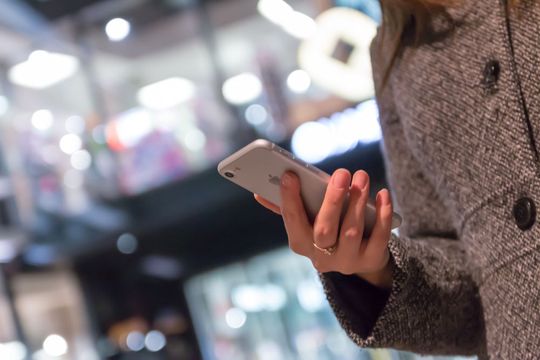 Online-Shopping ist bei den Deutschen beliebter als Einkaufen im Laden. Bereits jeder fünfte shoppt mehrmals die Woche online. Online-Shopping ist bei den Deutschen beliebter als Einkaufen im Laden. Bereits jeder fünfte shoppt mehrmals die Woche online.