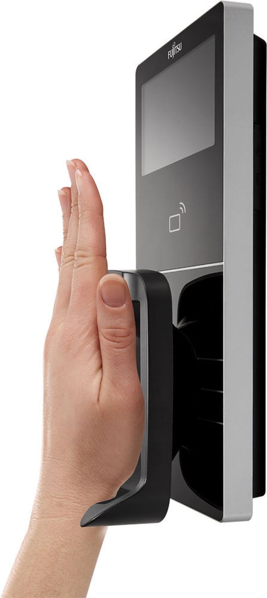 Berührungslos geht es mit dem Handvenen-Scan an der Tür zu. Berührungslos geht es mit dem Handvenen-Scan an der Tür zu.