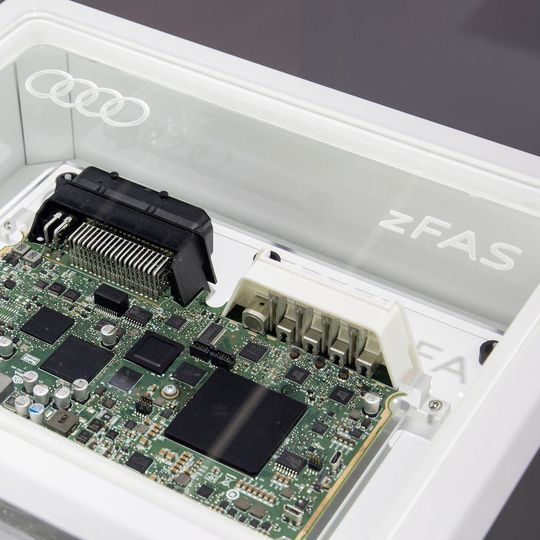 Für Steuereinheiten wie das „zFas“ benötigt Audi viel Kompetenz im Halbleiterbereich. Für Steuereinheiten wie das „zFas“ benötigt Audi viel Kompetenz im Halbleiterbereich.