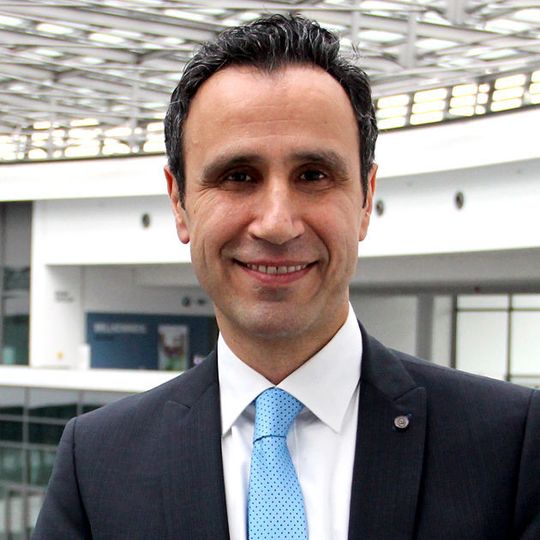 Dr. Mihiar Ayoubi übernimmt zum 1. März 2018 die Funktion des Entwicklungschefs bei Rolls-Royce. Dr. Mihiar Ayoubi übernimmt zum 1. März 2018 die Funktion des Entwicklungschefs bei Rolls-Royce.