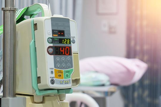 Security-Schwachstellen machen vernetzte Geräte, wie beispielsweise Infusionspumpen, angreifbar für Cyber-Attacken Security-Schwachstellen machen vernetzte Geräte, wie beispielsweise Infusionspumpen, angreifbar für Cyber-Attacken
