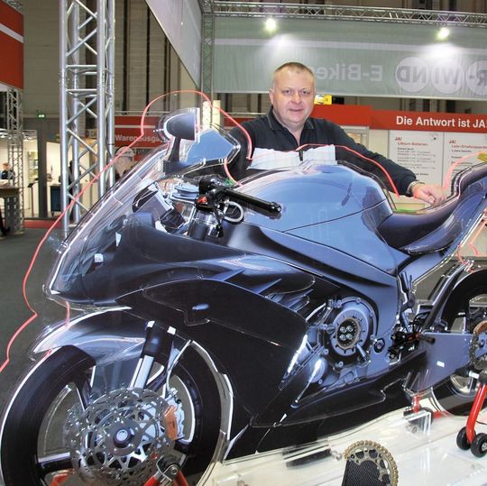 Uwe Bönicke, Obermeister der Zweiradmechaniker-Innung Halle, lädt am 1. März zur Mitgliederversammlung nach Leipzig. Uwe Bönicke, Obermeister der Zweiradmechaniker-Innung Halle, lädt am 1. März zur Mitgliederversammlung nach Leipzig.