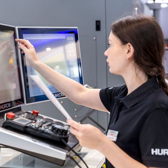 Die Hurco-Steuerung Max5 ist maximal ausgerichtet an Anwenderpraxis und -bedarf. Die Hurco-Steuerung Max5 ist maximal ausgerichtet an Anwenderpraxis und -bedarf.