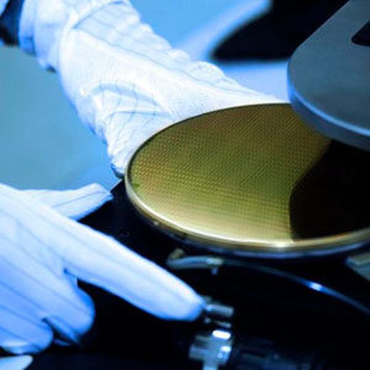 Die Produktionsstätten für die Automobilherstellung von X-Fab sind nach dem internationalen IATF-16949:2016 Automotive-Standard zertifiziert. Die Produktionsstätten für die Automobilherstellung von X-Fab sind nach dem internationalen IATF-16949:2016 Automotive-Standard zertifiziert.