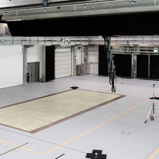 Im Test- und Anwendungszentrum L.I.N.K. am Fraunhofer-IIS in Nürnberg erproben Forscher kognitive Sensorsysteme mit Lokalisierungs- und Vernetzungstechnik. Im Test- und Anwendungszentrum L.I.N.K. am Fraunhofer-IIS in Nürnberg erproben Forscher kognitive Sensorsysteme mit Lokalisierungs- und Vernetzungstechnik.