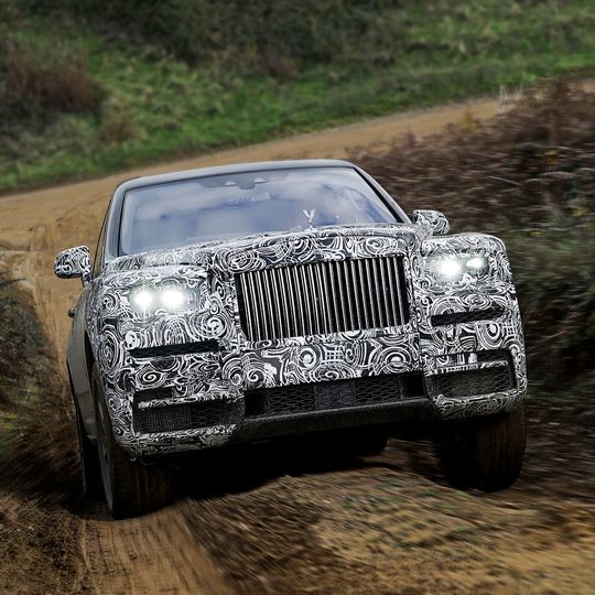 Der Rolls-Royce Cullinan soll sich auf jedem Terrain wohlfühlen. Der Rolls-Royce Cullinan soll sich auf jedem Terrain wohlfühlen.