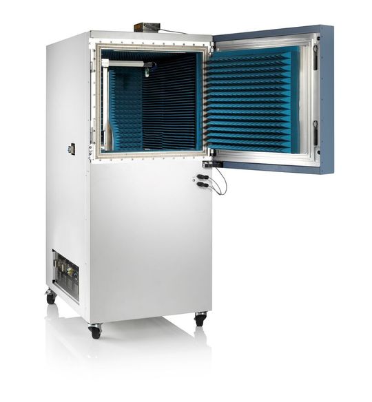 In der Antennen-Prüfkammer von Rohde & Schwarz lassen sich aktive und passive Antennen sowie Transceiver für 5G messen. In der Antennen-Prüfkammer von Rohde & Schwarz lassen sich aktive und passive Antennen sowie Transceiver für 5G messen.