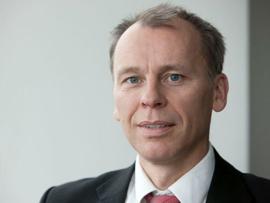 „Die alarmierende CO2-Bilanz ist der Verunsicherung im Dieselbereich und dem Umstieg auf Benziner sowie den Erfolgen der Hersteller im Trendsegment SUV und Gelände-wagen geschuldet“, analysiert Studienleiter Bratzel analysiert.