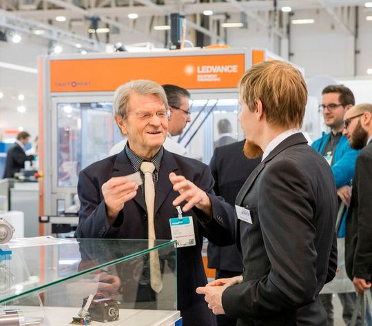 Gute, zielführende Gespräche und hohe Chancen auch geeignete Kooperationspartner für die Umsetzung der eigenen Ideen zu finden, zeichnen laut Messeveranstalter Clarion Events Deutschland die FMB Süd in Augsburg aus. Auch bei der zweiten Veranstaltung sollen sich Besucher und Aussteller wieder über die Qualität der kleinen Messe gefreut haben. Ein Aspekt, welcher der jährlich stattfindenden (noch) Minimesse ein Ausstellerplus von 30 % beschert hat, wie es heißt. Gute, zielführende Gespräche und hohe Chancen auch geeignete Kooperationspartner für die Umsetzung der eigenen Ideen zu finden, zeichnen laut Messeveranstalter Clarion Events Deutschland die FMB Süd in Augsburg aus. Auch bei der zweiten Veranstaltung sollen sich Besucher und Aussteller wieder über die Qualität der kleinen Messe gefreut haben. Ein Aspekt, welcher der jährlich stattfindenden (noch) Minimesse ein Ausstellerplus von 30 % beschert hat, wie es heißt.