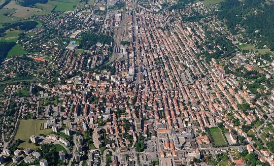 Un large territoire ou de nombreux sous-traitants sont au service de l'industrie horlogère. Un large territoire ou de nombreux sous-traitants sont au service de l'industrie horlogère.