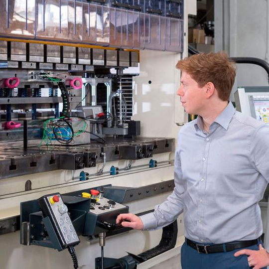 Die Wissenschaftler fanden heraus, dass die Schärfe der entsprechenden Schneidstempel einen sehr großen Einfluss auf die magnetischen Eigenschaften der Bleche hat. Die Wissenschaftler fanden heraus, dass die Schärfe der entsprechenden Schneidstempel einen sehr großen Einfluss auf die magnetischen Eigenschaften der Bleche hat.