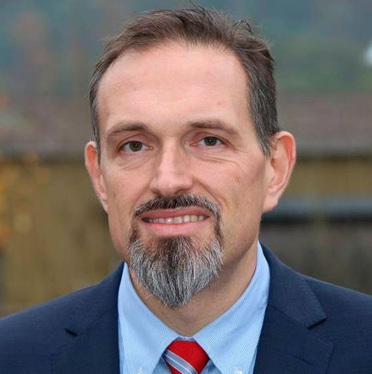 Mario Braun zeigt auf dem Leichtbau-Gipfel am 13. und 14. März in Würzburg ein von Kamax entwickeltes Werkstoffkonzept. Mario Braun zeigt auf dem Leichtbau-Gipfel am 13. und 14. März in Würzburg ein von Kamax entwickeltes Werkstoffkonzept.