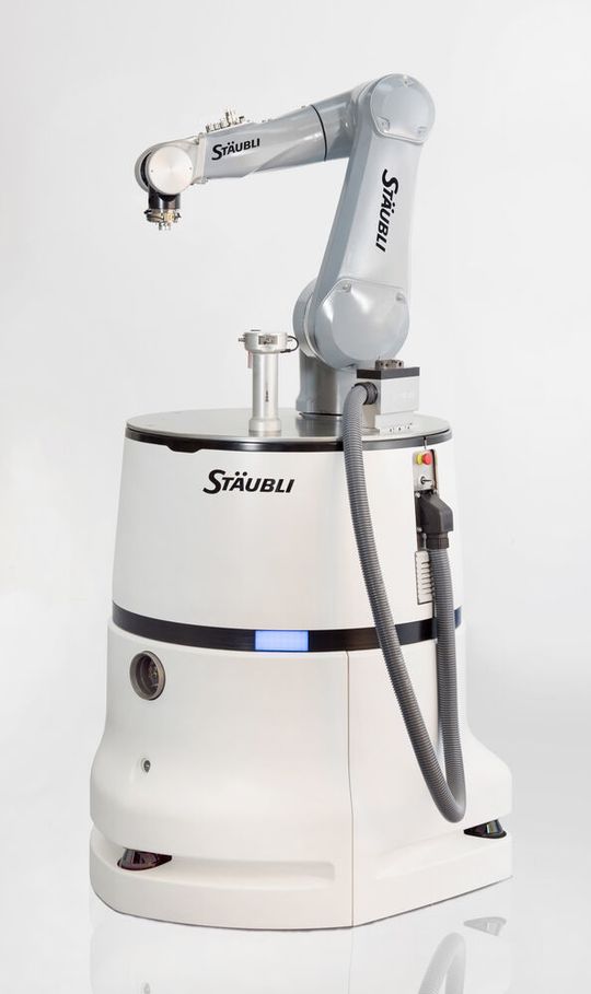 Das autonom fahrende Robotersystem Helmo hat sich inzwischen auch in der Praxis bewährt – Stäubli setzt es in der eigenen Fertigung ein. Das autonom fahrende Robotersystem Helmo hat sich inzwischen auch in der Praxis bewährt – Stäubli setzt es in der eigenen Fertigung ein.