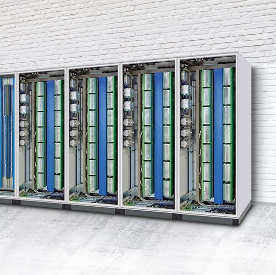 Schrank an Schrank – das war einmal und muss nicht sein! Moderne und „schlanke“ Mess- und Regeltechnik macht’s möglich! Schrank an Schrank – das war einmal und muss nicht sein! Moderne und „schlanke“ Mess- und Regeltechnik macht’s möglich!