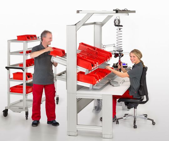 Neben logistischen Anforderungen wie dem leichten Zugang muss ein moderner Arbeitsplatz auch ergonomische Aspekte erfüllen, um die Gesunderhaltung der Mitarbeiter zu fördern und die Produktivität zu steigern. Neben logistischen Anforderungen wie dem leichten Zugang muss ein moderner Arbeitsplatz auch ergonomische Aspekte erfüllen, um die Gesunderhaltung der Mitarbeiter zu fördern und die Produktivität zu steigern.