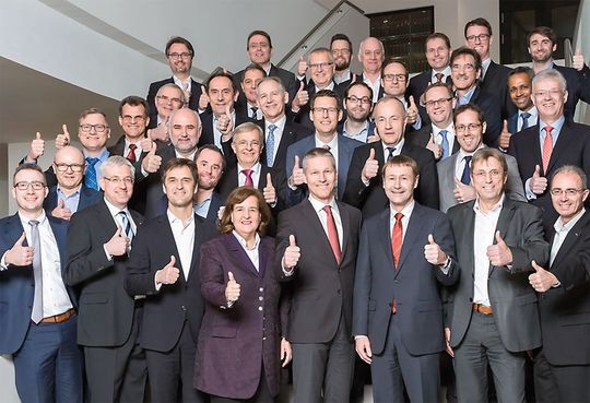 En collaboration avec 18 entreprises partenaires, Siemens AG fonde « MindSphere World », une organisation mondiale d'utilisateurs pour le système d'exploitation ouvert MindSphere basé sur le Cloud IoT. En collaboration avec 18 entreprises partenaires, Siemens AG fonde « MindSphere World », une organisation mondiale d'utilisateurs pour le système d'exploitation ouvert MindSphere basé sur le Cloud IoT.